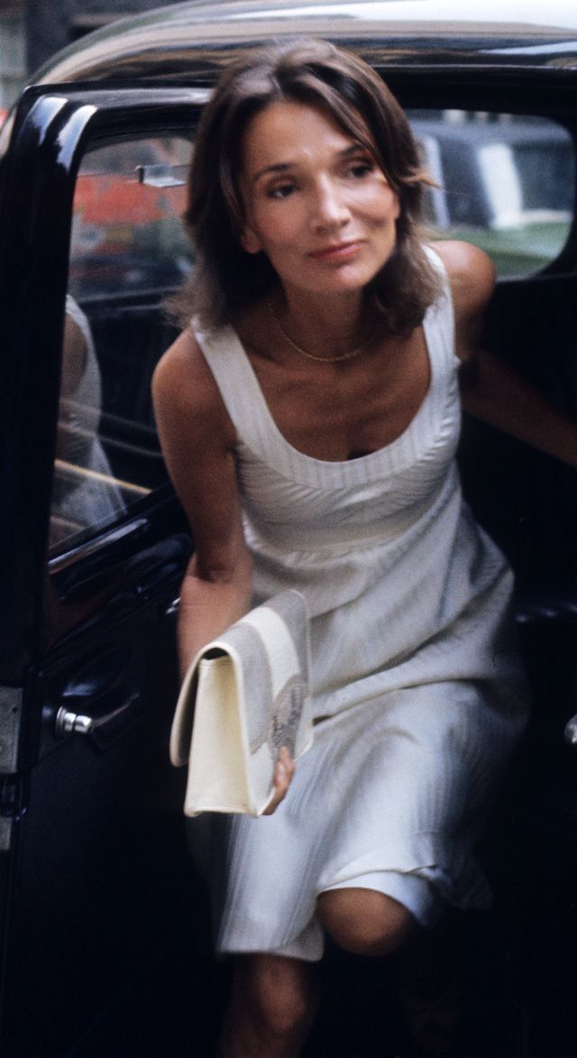 lee radziwill arriving at her house