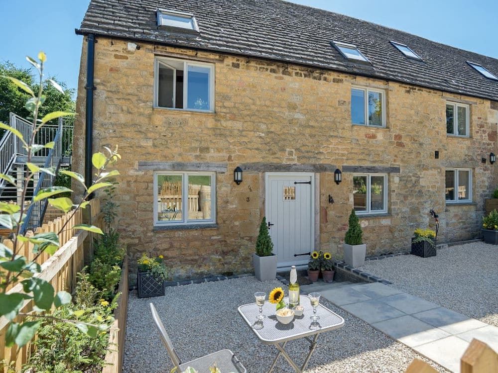 dog friendly cottages in yorkshire with enclosed garden
