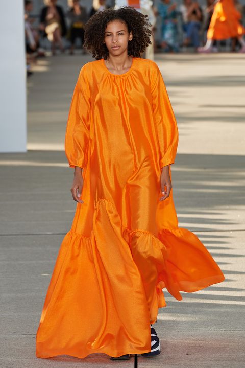 baum und pferdgarten oranje jurk catwalk