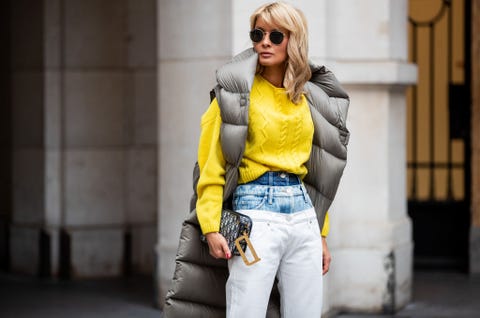 Looks del street style con los colores Pantone del 2021