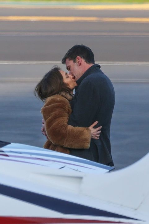 Jennifer Lopez and Ben Affleck kiss