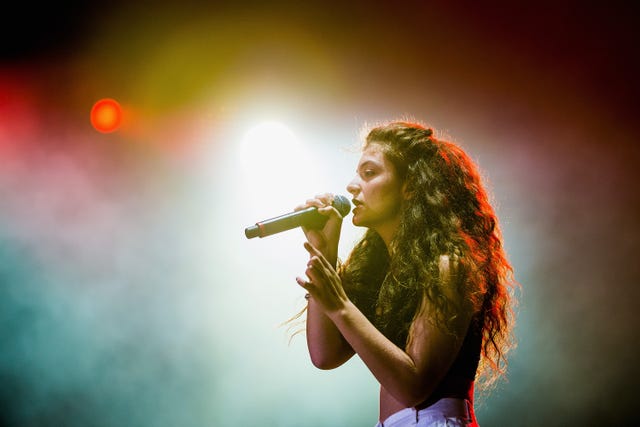 Why Fans Won T Be Able To Buy Lorde S Solar Power Album On Cd [ 321 x 640 Pixel ]