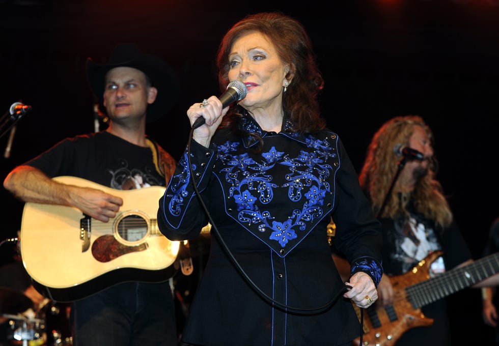 The Music World Remembers Loretta Lynn, One of Country’s Greatest Pioneers