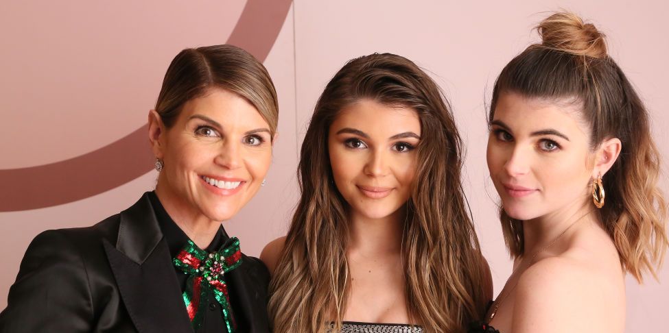 How Olivia Jade and Bella Feel After Their Mom, Lori Loughlin, Pleaded Guilty on Friday - Yahoo Lifestyle