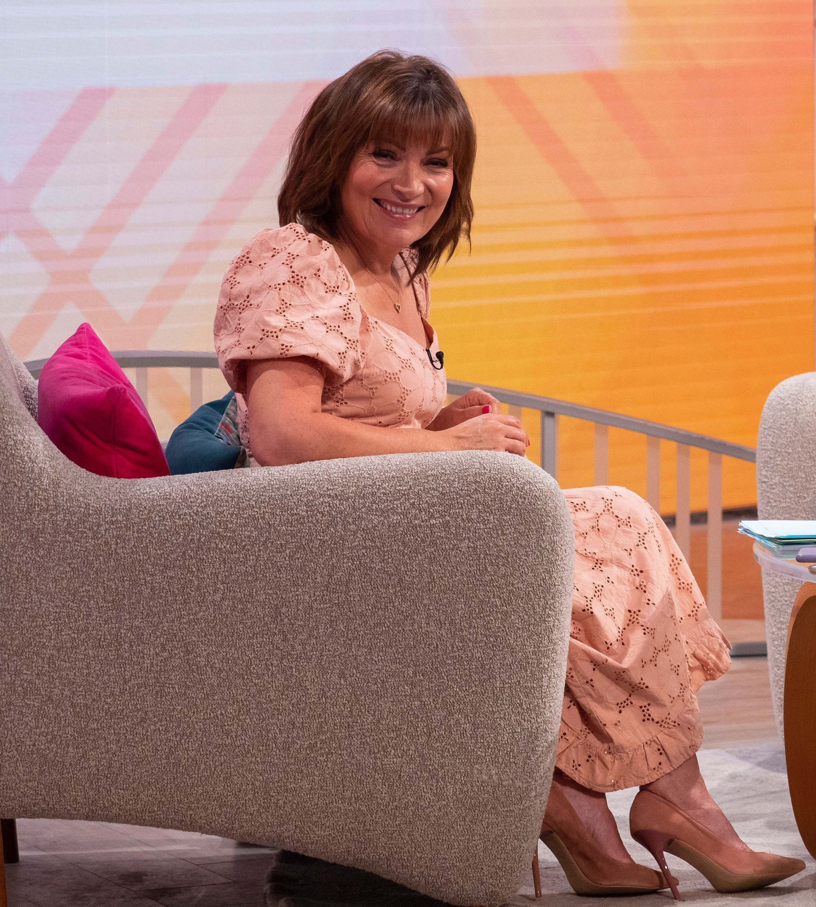 lorraine kelly mini skirt