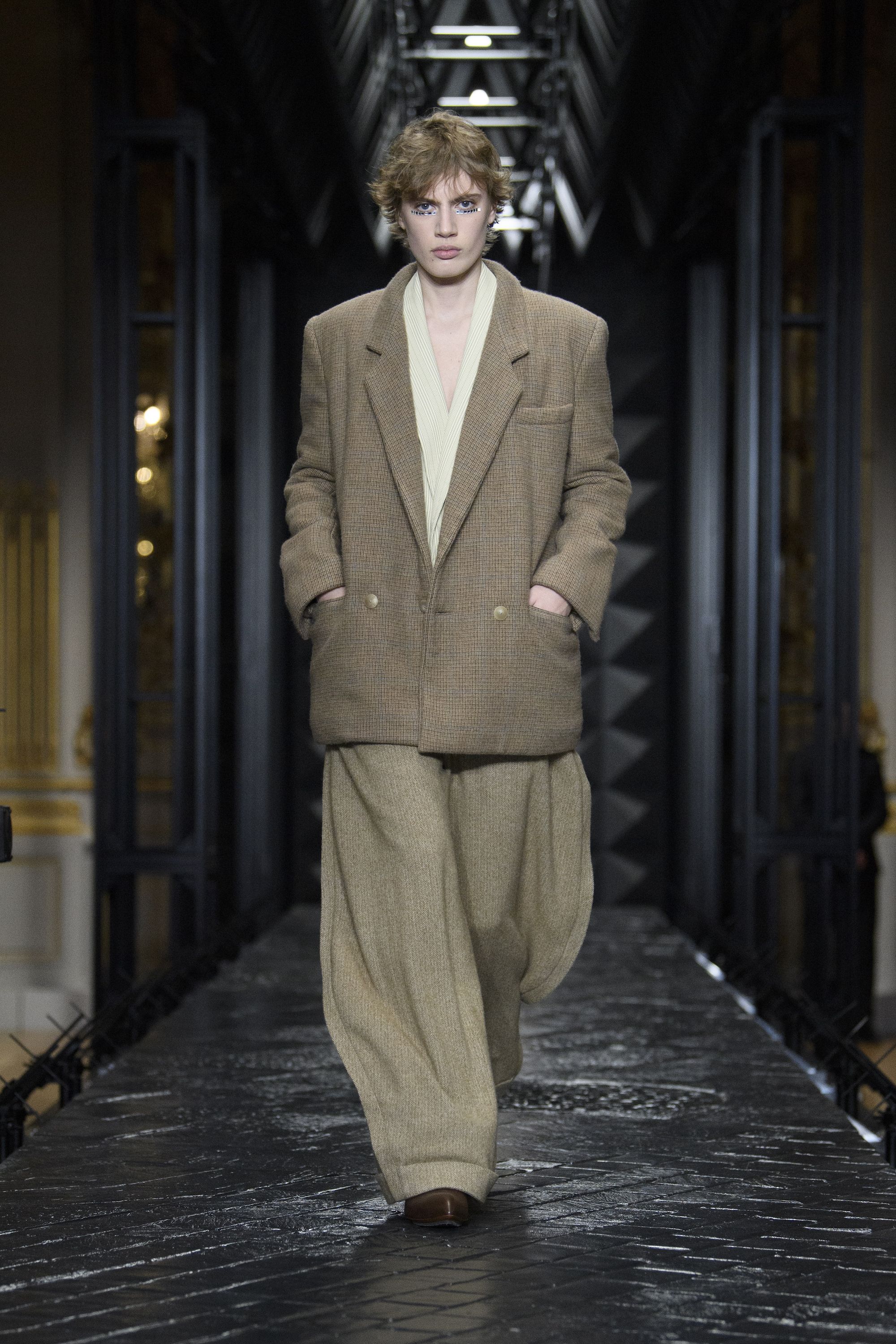 Draai vast Identificeren bende Louis Vuitton Herfst/Winter 2023: Een ode aan de Franse stijl
