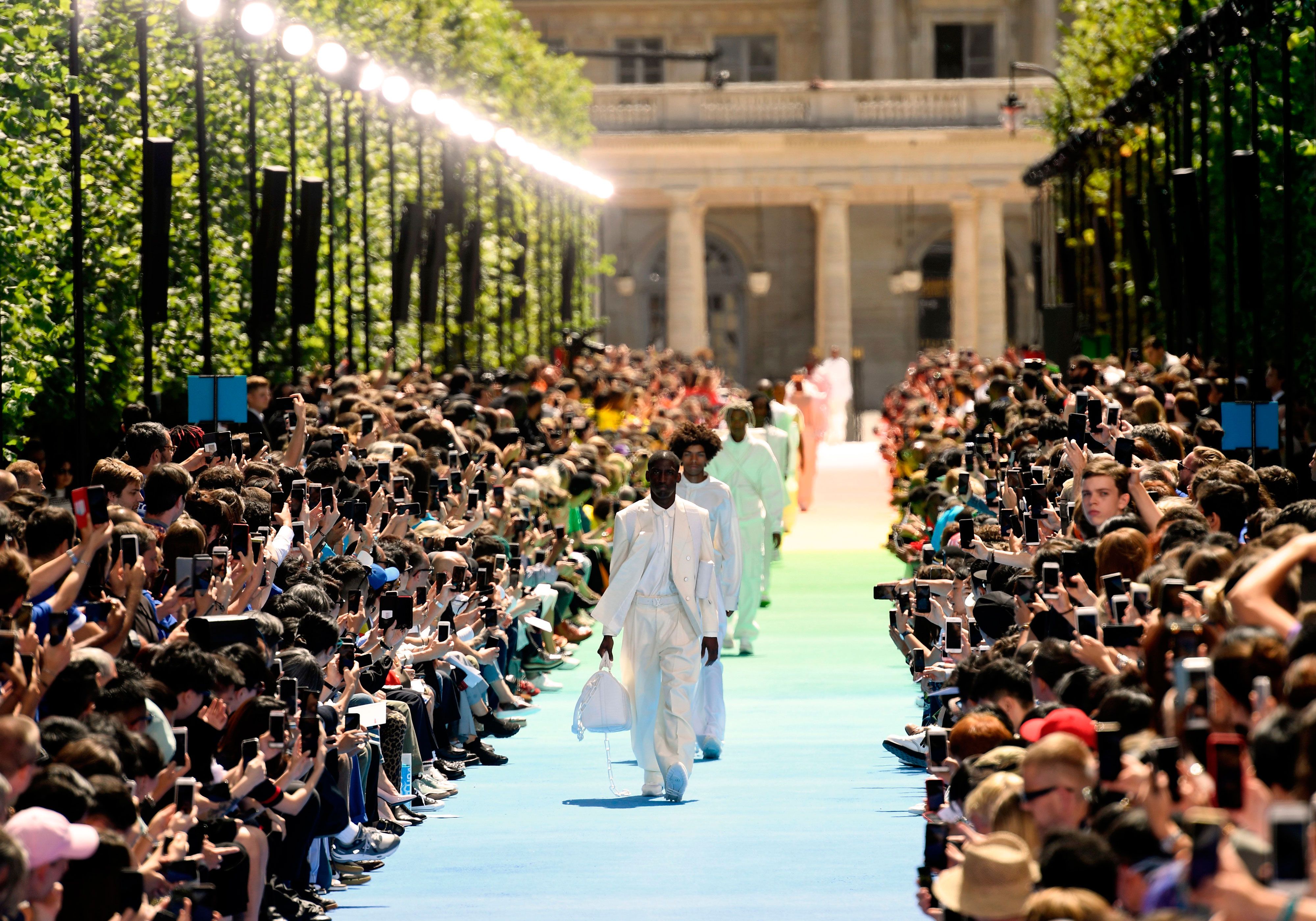 Virgil Abloh stages his Louis Vuitton show in Paris – Louis Vuitton SS19 menswear