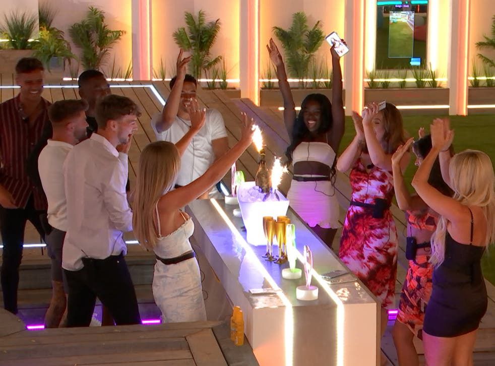 Hugo Love Island / Love Island's new boy Chuggs 'knows Hugo Hammond outside ... : Love island is finally back on our screens tonight (monday 28 june) and fans of the dating show can't wait to see what it has in store.