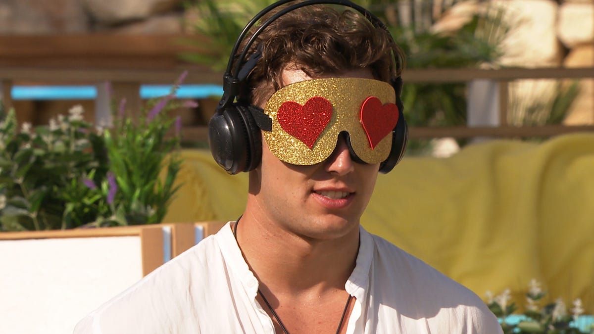 Love Island drama as Curtis says Arabella is a better kisser than Amy