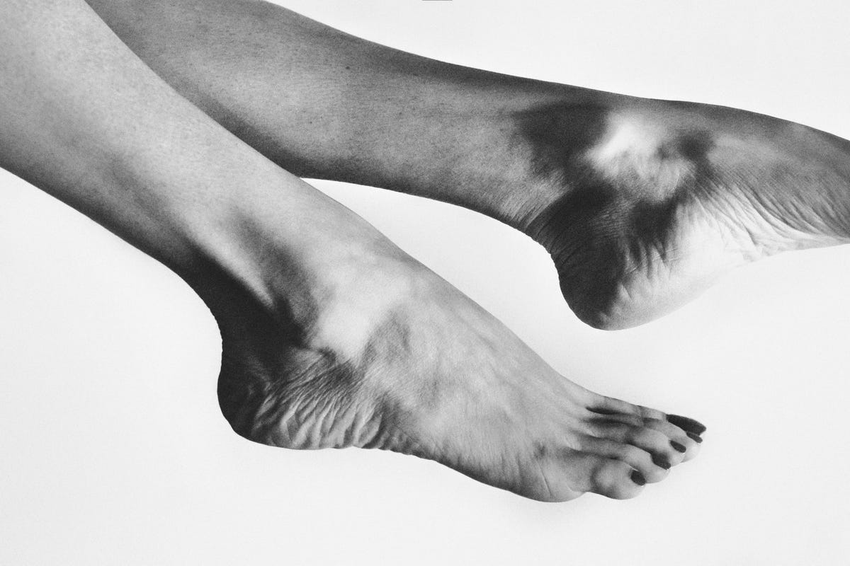 Is Going Barefoot Bad For Your Feet A Podiatrist Weighs In