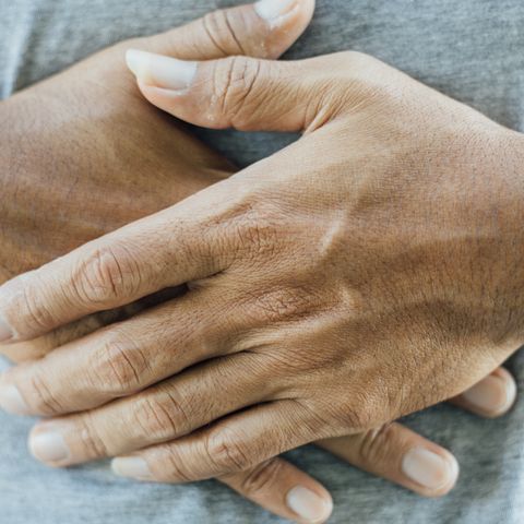 Lower abdominal pain in men can indicate a series of problems. Read our guide to work out what might be causing your pain.