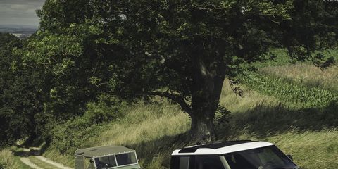 Range Rover Defender Black Edition  : Defender, Zorlu Arazi Koşullarıyla Baş Edebilir Ve Sizi Şehir Içi Karmaşasından Kayan Kumlara Ya Da Buzlu Zeminlere Güvenle Götürebilir.