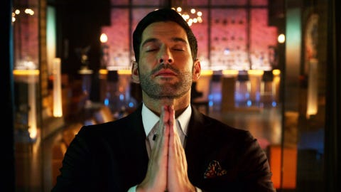 tom ellis praying in lucifer season 5 episode 14