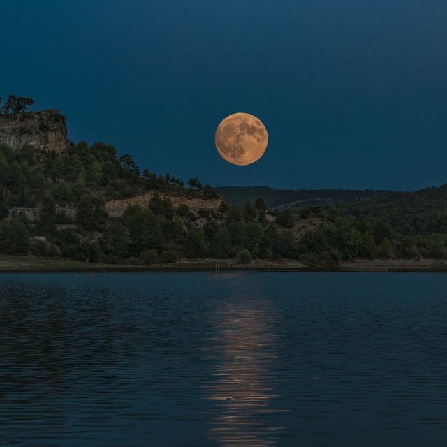 august full sturgeon moon how to watch
