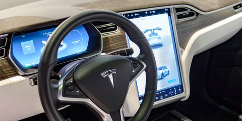 Older Teslas May Face Glitch That Affects Screen Use And