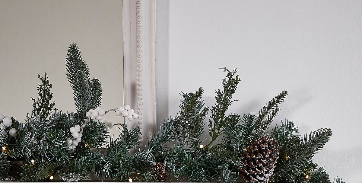 17 Christmas Garlands For Stairs and Fireplaces - Xmas Garlands