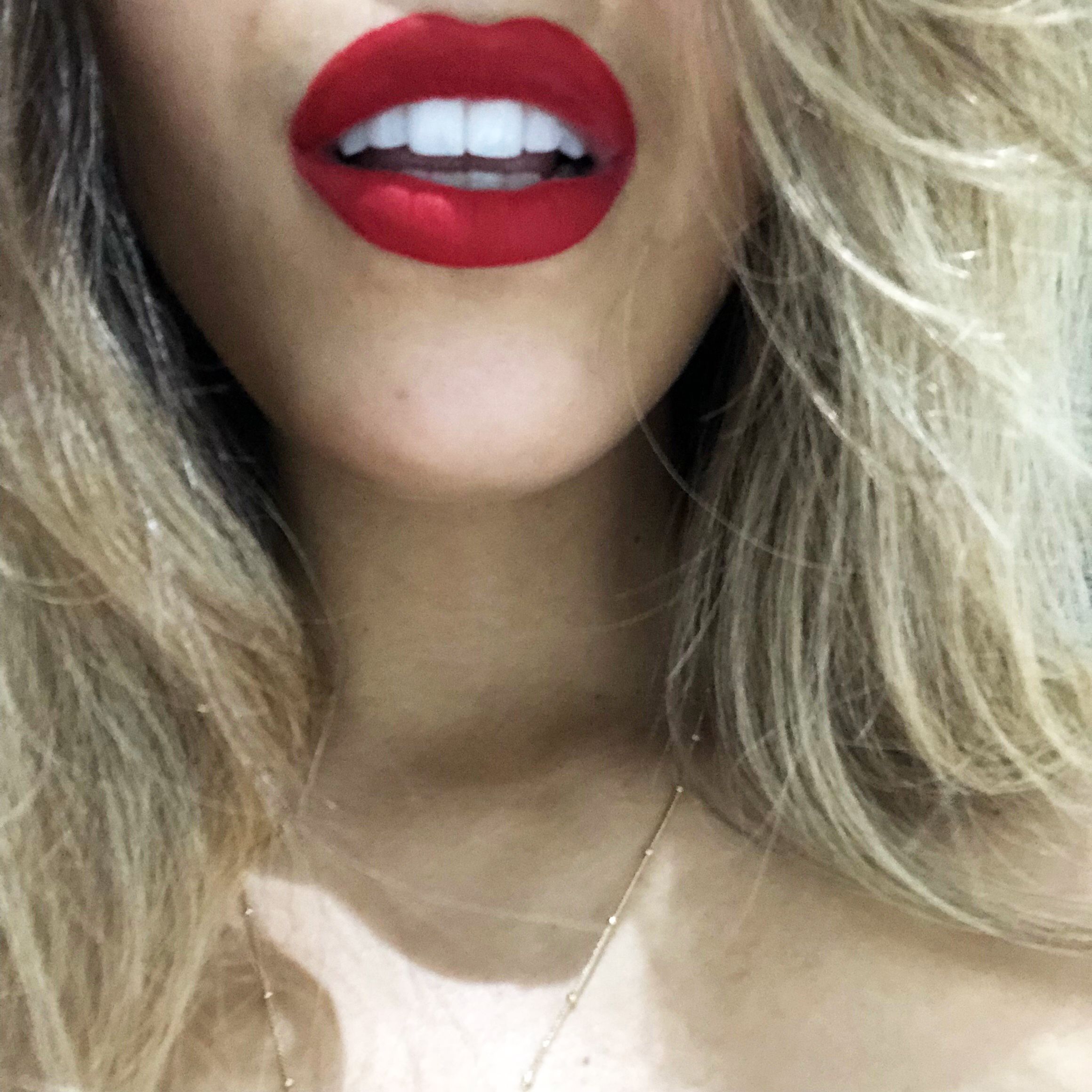 retro red lipstick