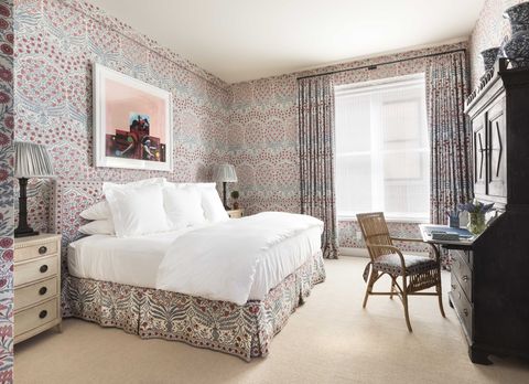 bedroom, floral wallpaper, white linen