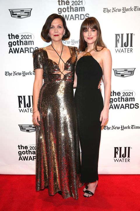 maggie gyllenhaal y dakota johnson en los gotham awards 2021
