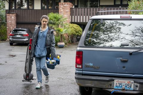 maid l to r margaret qualley as alex in episode 104 of maid cr ricardo hubbsnetflix © 2021