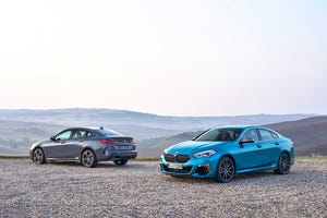 Bmw ブランドロゴを フラットな二次元デザイン に変更 しかし車体には従来通りのロゴを使用