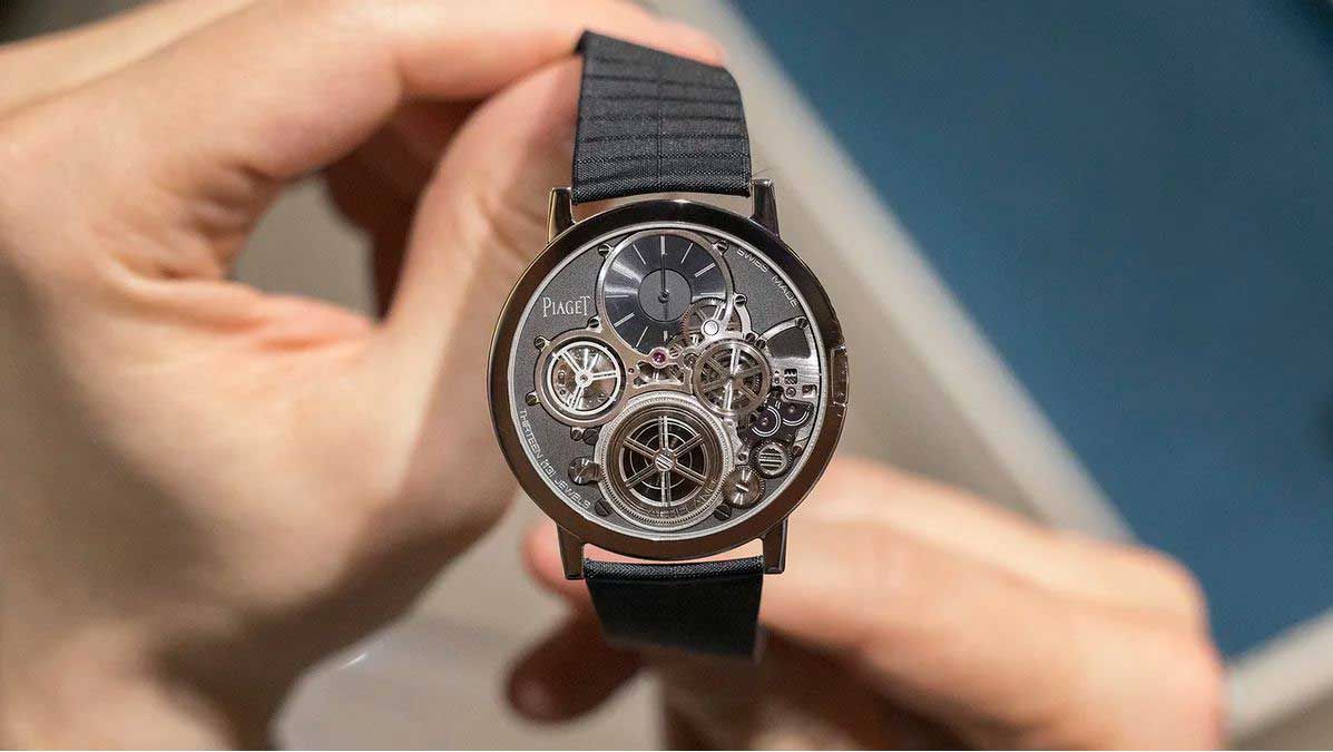 ポール・スミスの新作時計「ワールドトラベラー」は、大人のポップさが 