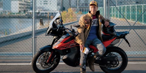 バイクに乗ったセレブたちの写真60枚 ブラッド ピットからジェームズ ディーンまで バイクに乗ったセレブたちの写真60枚 ブラッド ピットからジェームズ ディーンまで