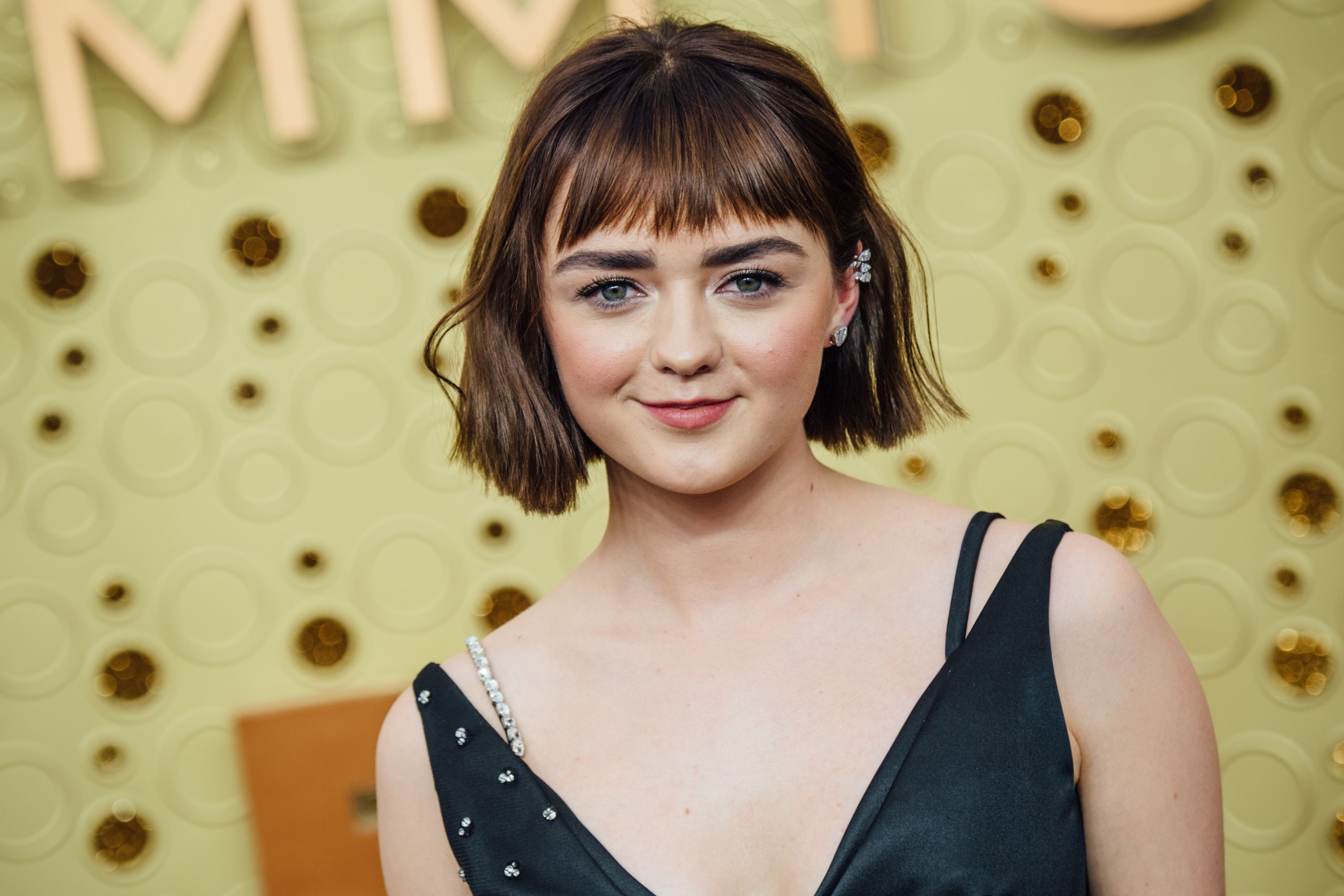Maisie Williams Debuted A Chic Bob At The 2019 Emmy Awards