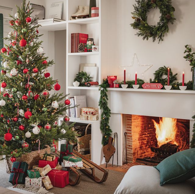decorar la chimenea en navidad en estilo vintage y tradicional, de maisons du monde