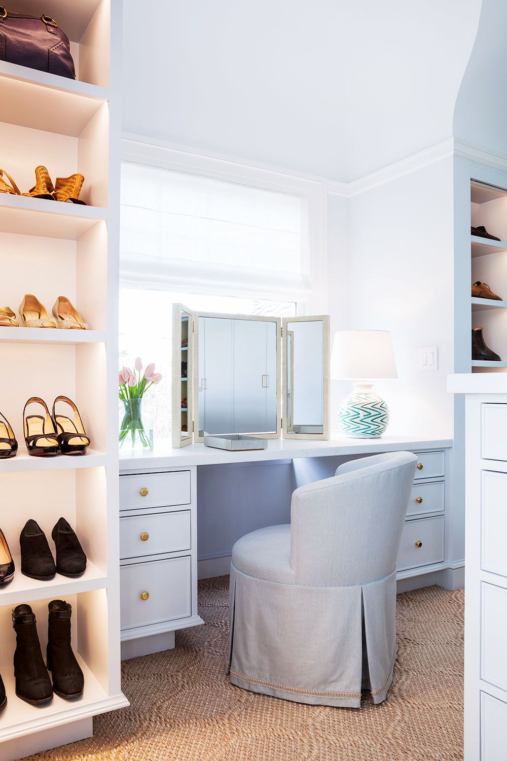 11 Stylish Makeup Vanity Ideas, Small Bedroom Vanity With Storage