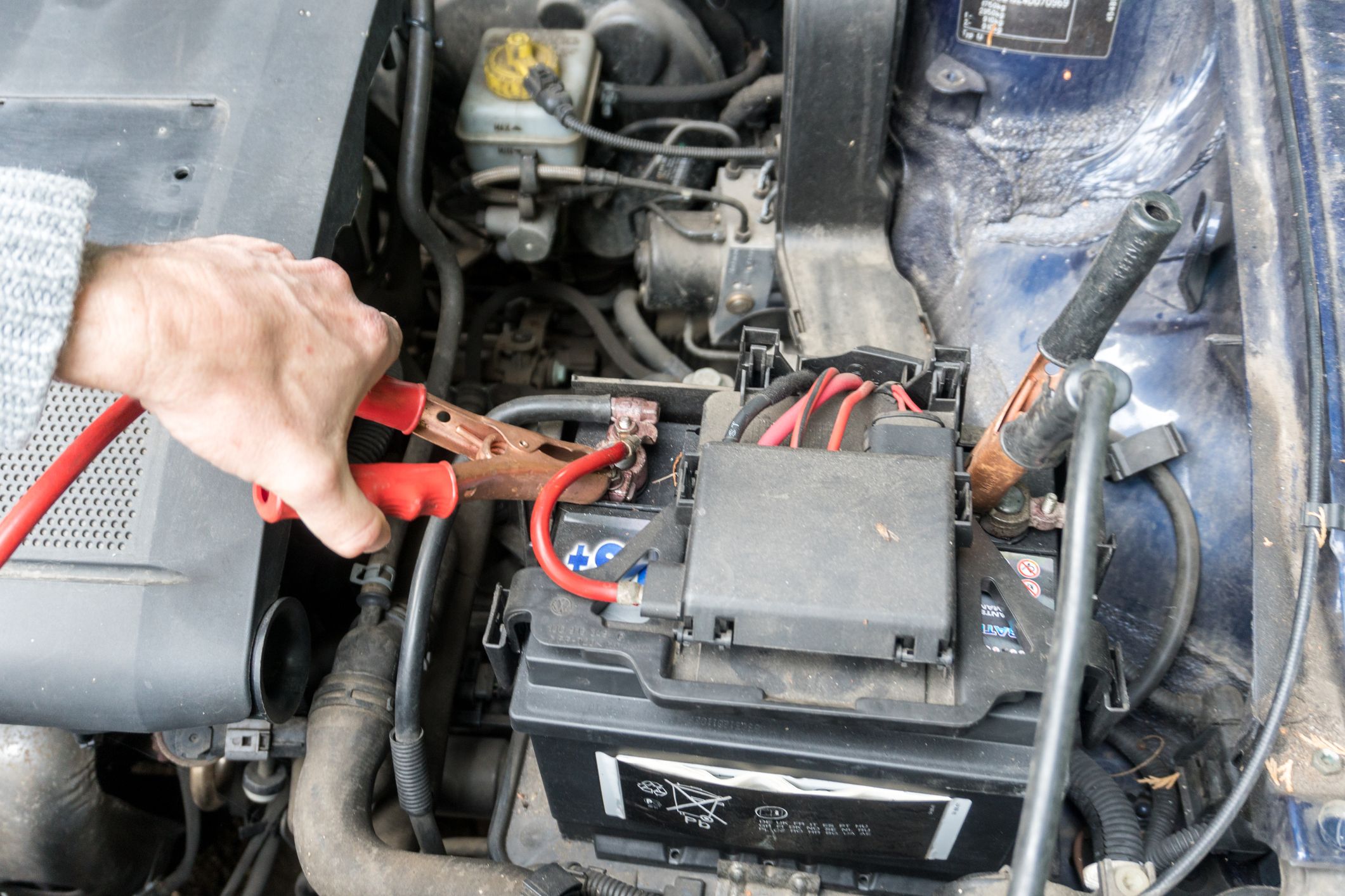 jump start car with cables