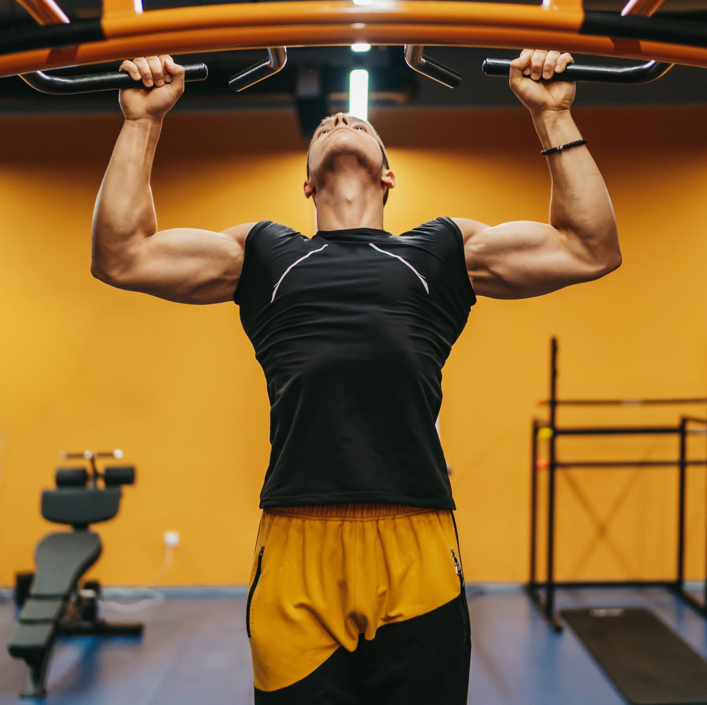 A Top Trainer Shares His 4-Step Plan to Help Achieve Your First Pullup
