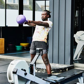 Wie man einen Kettlebell-Schwung macht