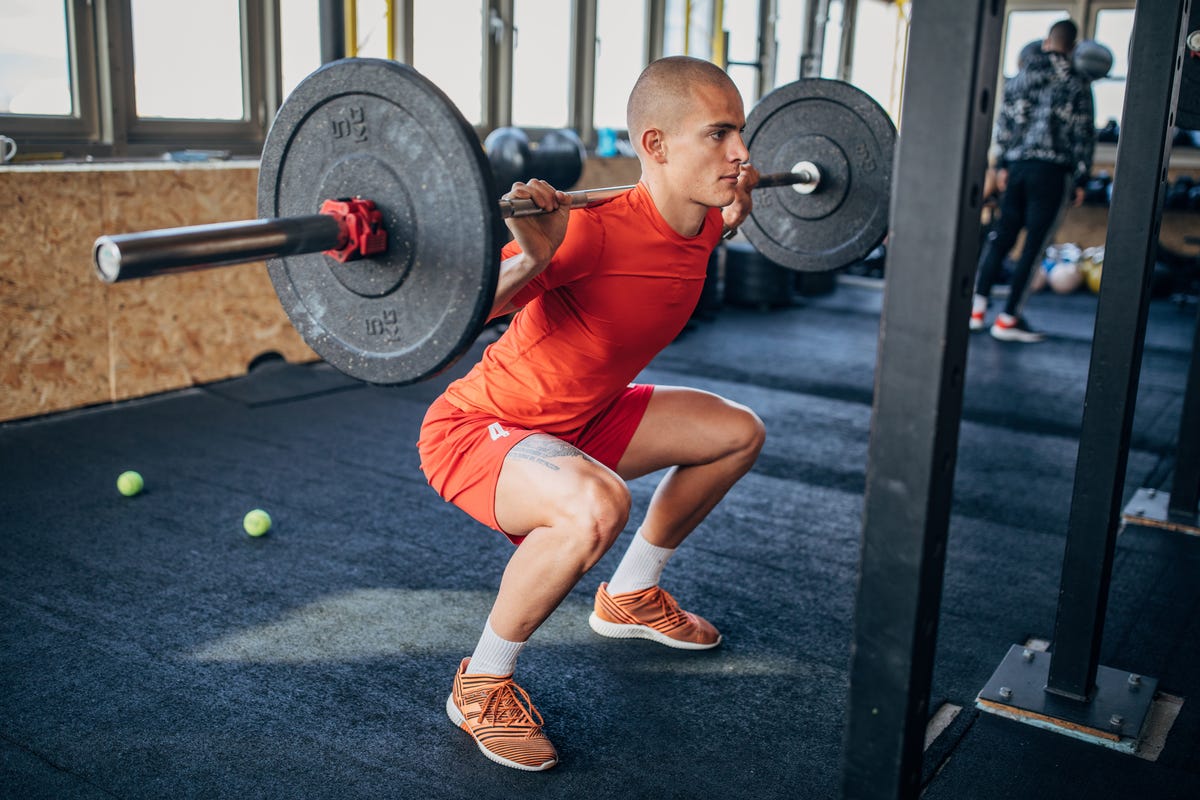 A Strength Coach Demonstrates How to Never, Ever Do Squats