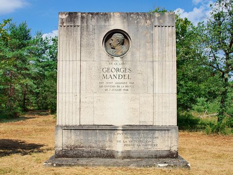 Mandel war monument