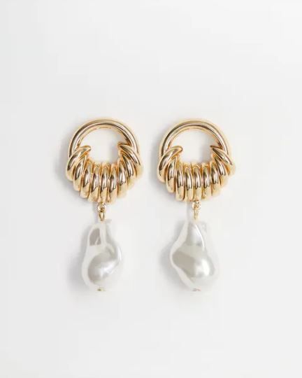 Earrings, Jewellery, Pearl, Fashion accessory, Body jewelry, Gemstone, Metal, Silver, Ear, Natural material, 