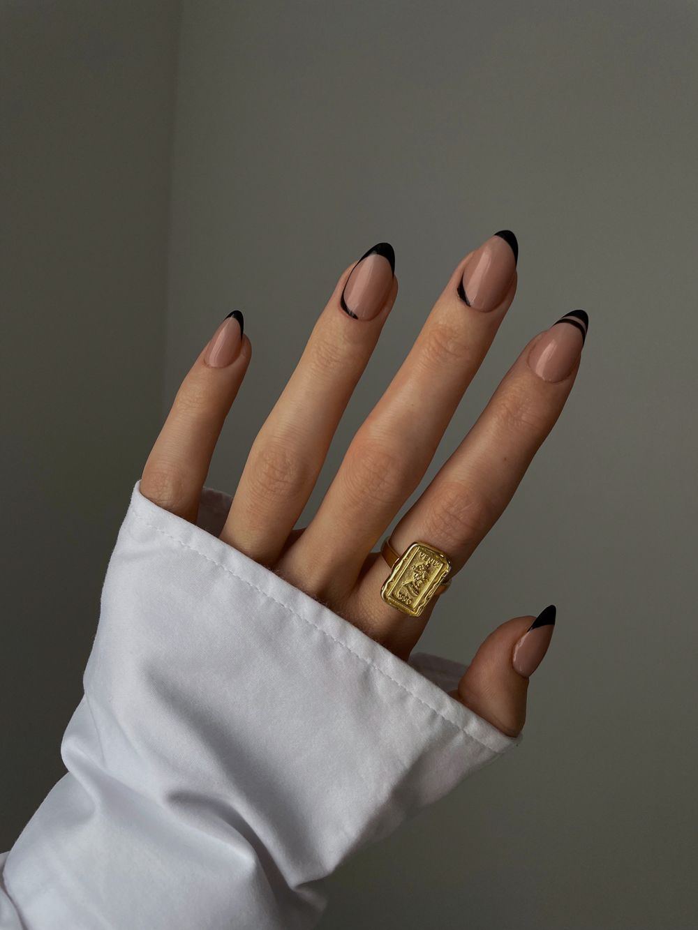 Manicura francesa todo sobre el diseño de uñas más elegante y atemporal