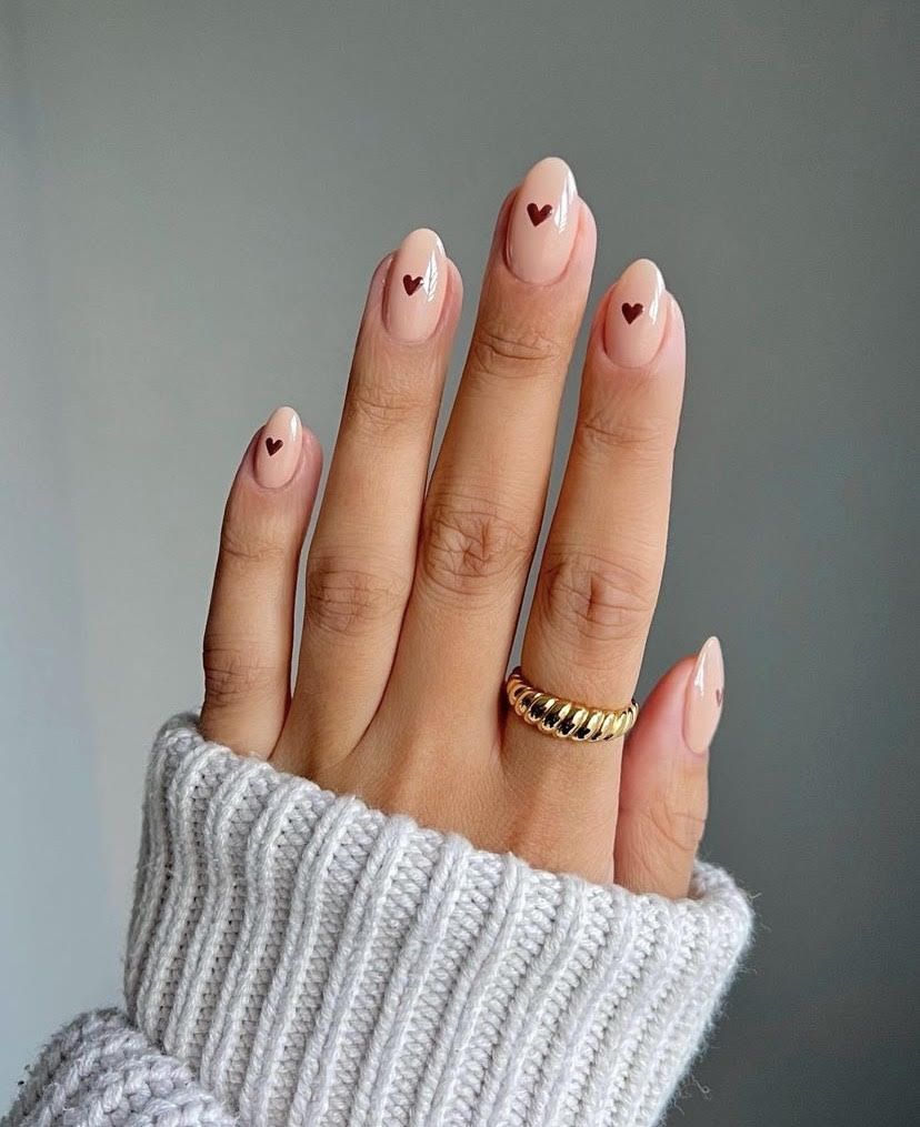 La manicura minimalista que querrás hacerte por San Valentín