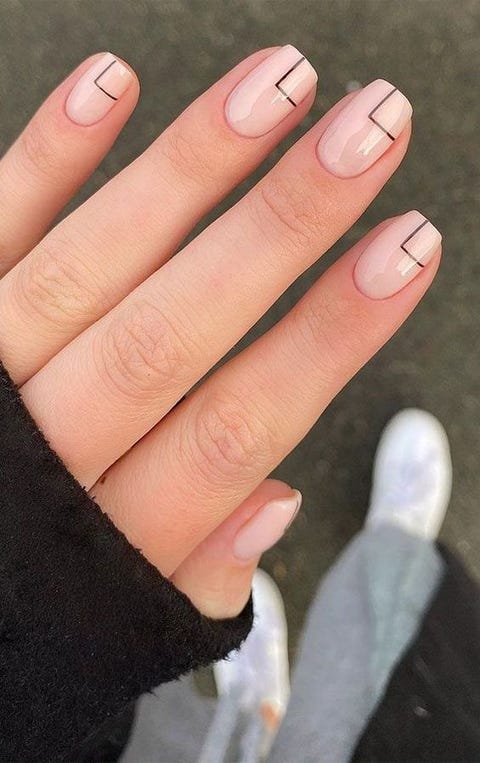 minimalist striped manicure