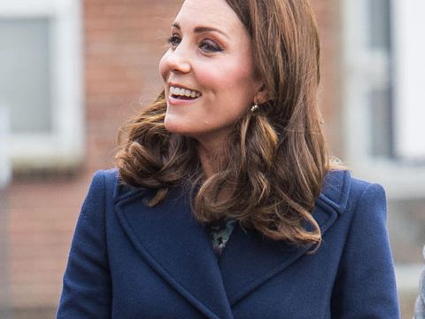 Kate Middleton senza collant in inverno: SFIDA alla Royal Family