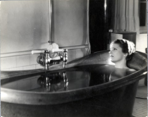 Marcelle Chantal in Bathtub baño relajante