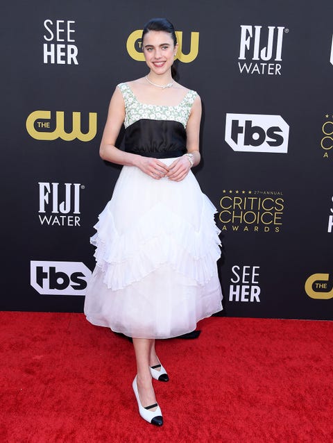 margaret qualley en los critics choice awards 2022