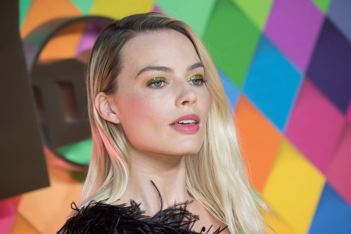 We Know The Exact Eyeshadow Margot Robbie Was Wearing On The Red Carpet