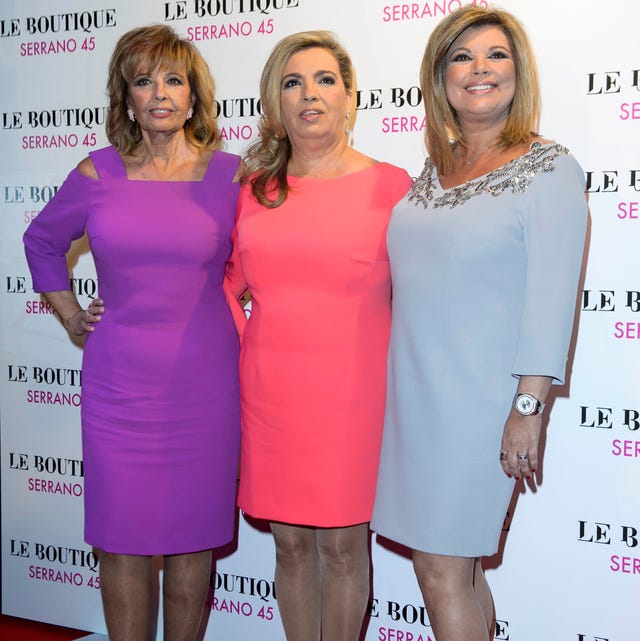maría teresa campos y sus hijas terelu campos y carmen borrego posando juntas en un photocall maría teresa campos y sus hijas terelu campos y carmen borrego posando juntas en un photocall