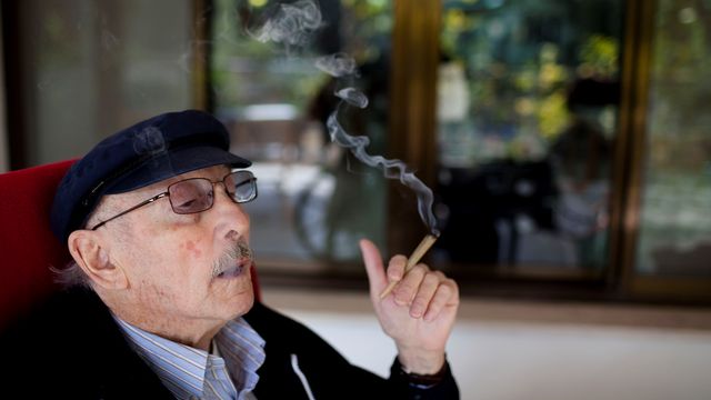 anciano pionero en la marihuana terapéutica en israel
