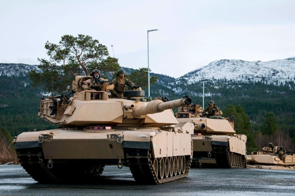 https://hips.hearstapps.com/hmg-prod.s3.amazonaws.com/images/marines-drive-an-m1-abrams-to-take-part-in-an-exercise-to-news-photo-1661803910.jpg