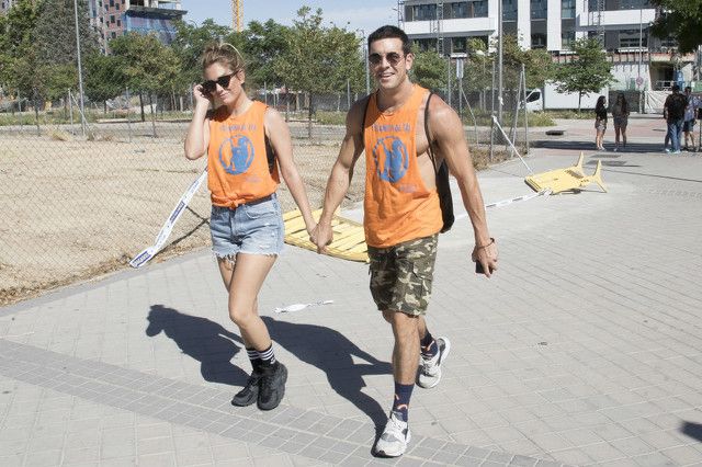 Blanca Suárez desfila con Mario Casas en una carroza del Orgullo