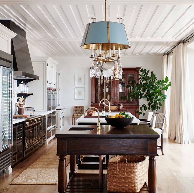 Modern Rustic Kitchen Decor Ideas, Chandelier In Small Kitchen Design