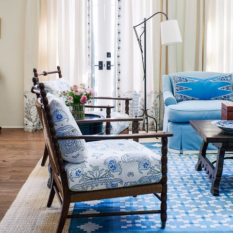 mark sikes karen kane living room in the living room, english arts and crafts–inspired bobbin chairs aesthetic decor are fitted with quadrille cushions