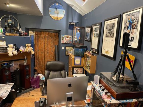martin roberts' office at home